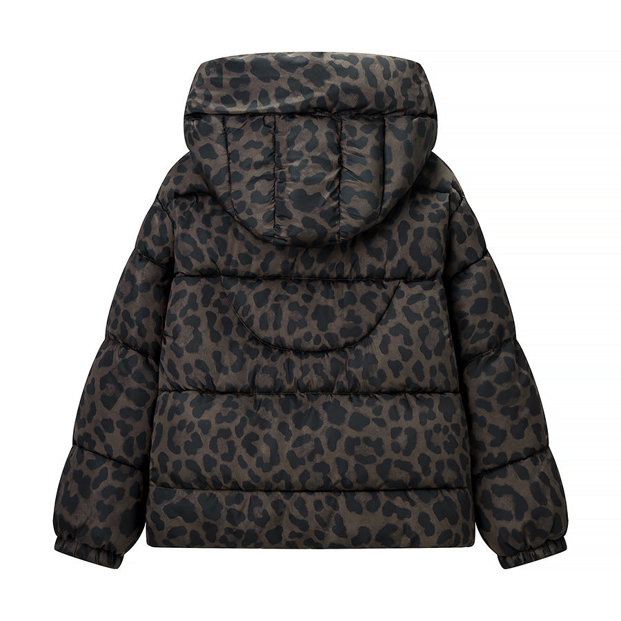 Damen Kurz geschnittene gesteppte Jacke mit hohem Kapuzenkragen, Tunnelzugsaum und Leopardenprint Shop Nory