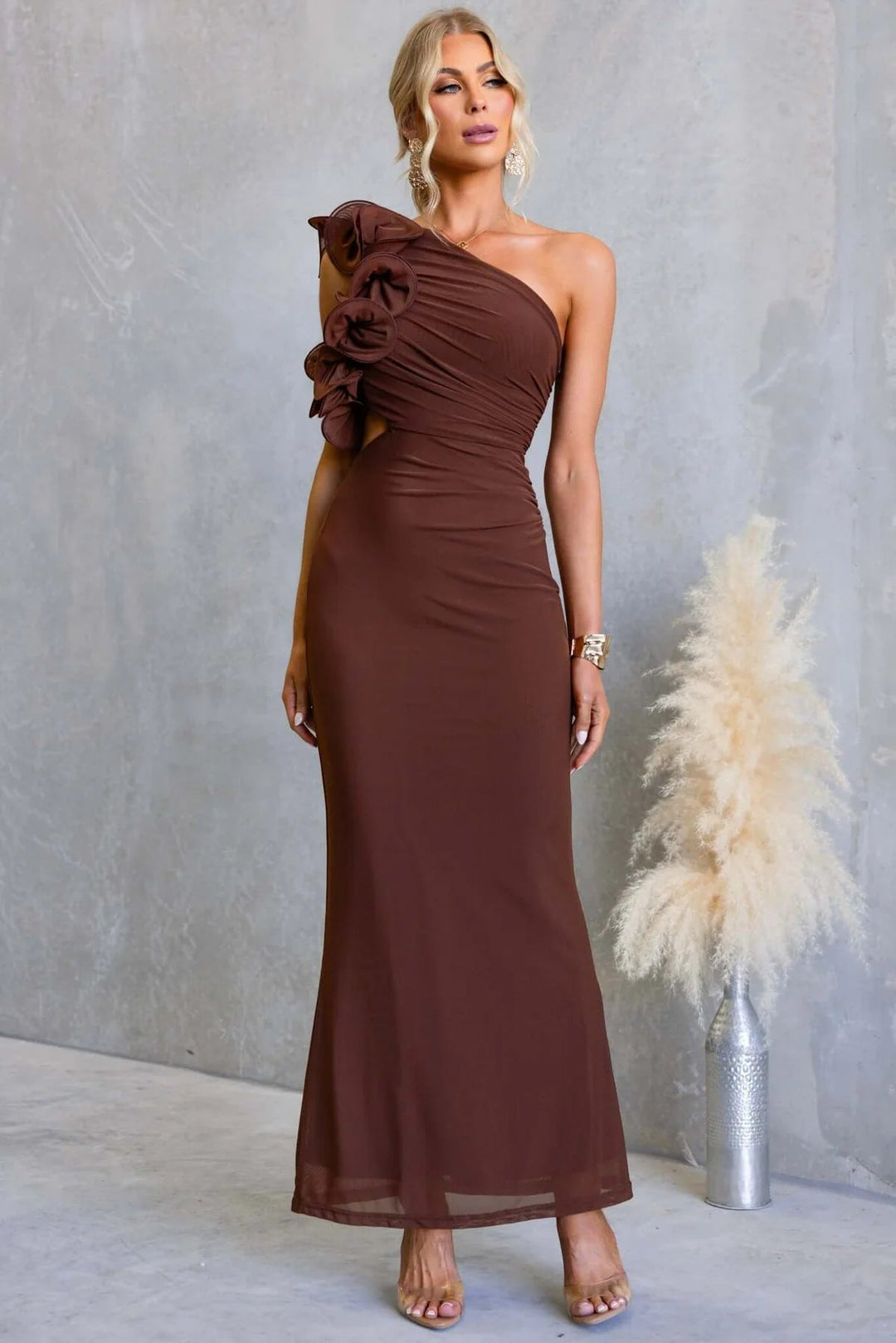 Damen Elegantes Rüschen-Maxikleid mit einem schulterfreien Design und figurbetontem Schnitt