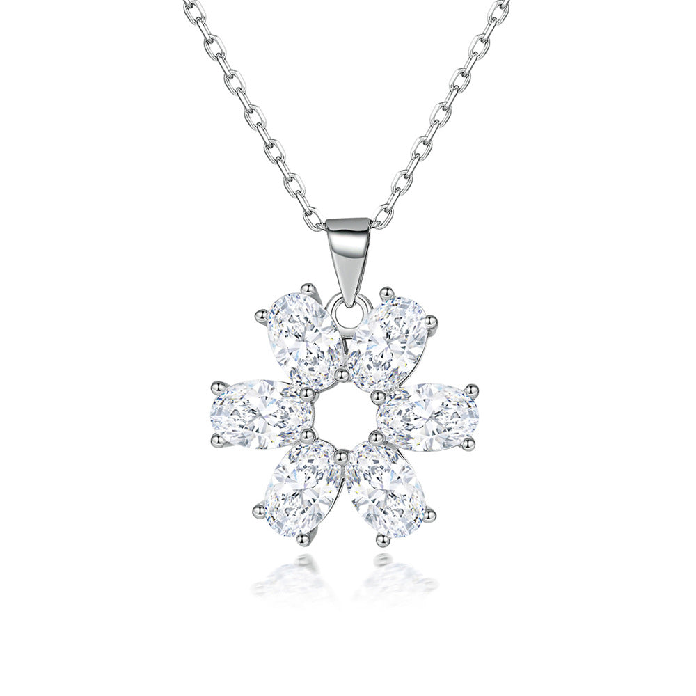 Damen Halskette mit herzförmigem Kronen-Anhänger und funkelndem Zirkonia-Besatz Shop Nory