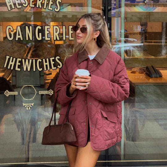 Damen gesteppte Oversize‑Jacke mit Cordkragen, Druckknopfverschluss und aufgesetzten Pattentaschen Shop Nory