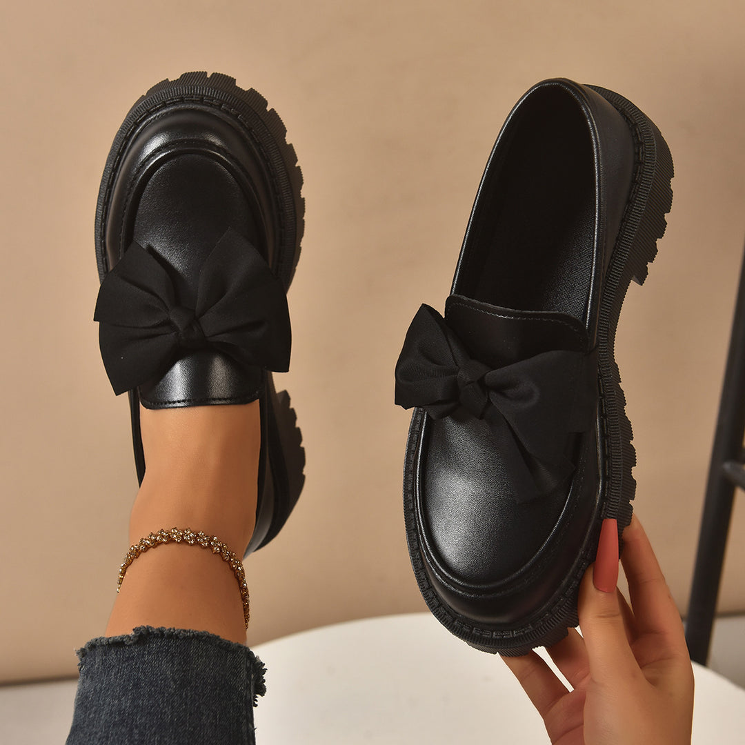 Damen Glänzende Plateau-Loafer mit übergroßer Zierschleife und grober Profilsohle Shop Nory