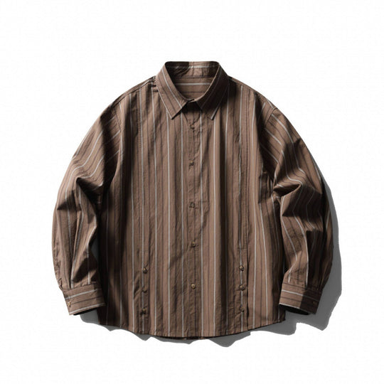 Unisex Locker geschnittenes gestreiftes Overshirt aus Baumwollmix mit Kentkragen und seitlichen Zierknopfleisten Shop Nory