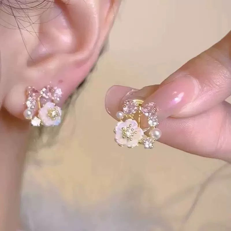 Damen Ohrringe mit kunstvollem floralen Design und zarten Zirkonia Shop Nory