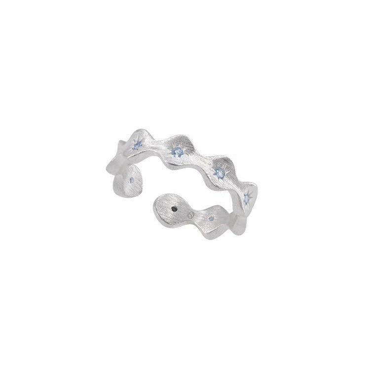 Damenring mit geschwungenem Design und funkelnden Details Shop Nory