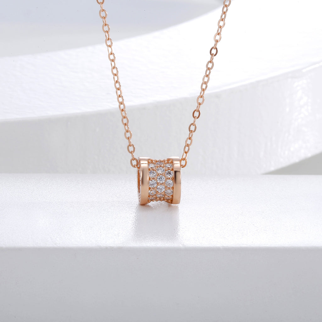 Damen Halskette mit funkelndem Anhänger und eleganten Zirkonia-Verzierungen Shop Nory