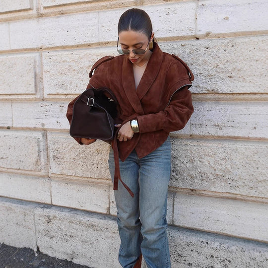 Damen Veloursleder‑Wickeljacke mit breitem Schalkragen und Taillengürtel Shop Nory