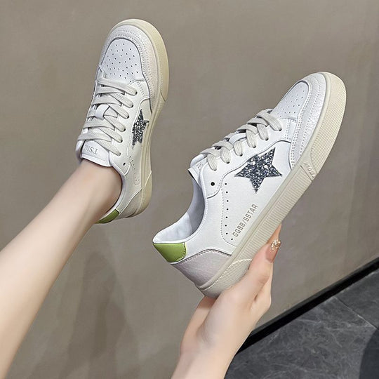 Damen Sneaker mit funkelnden Stern-Applikationen und atmungsaktiver Struktur