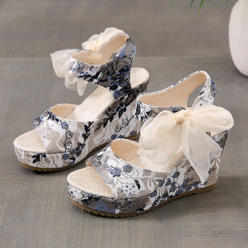 Damen Wedge-Sandaletten mit floralem Design und dekorativem Schleifendetail