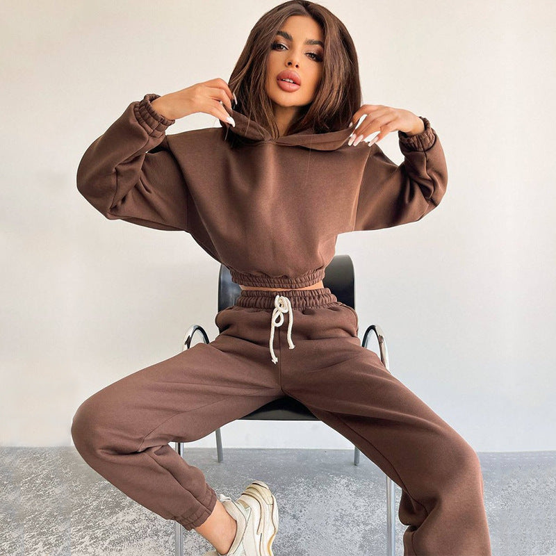 Damen cropped Stehkragen-Sweatset mit elastischem Taillenbund und hochtaillierter Tapered-Jogginghose Shop Nory