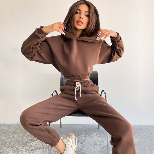 Damen cropped Stehkragen-Sweatset mit elastischem Taillenbund und hochtaillierter Tapered-Jogginghose Shop Nory