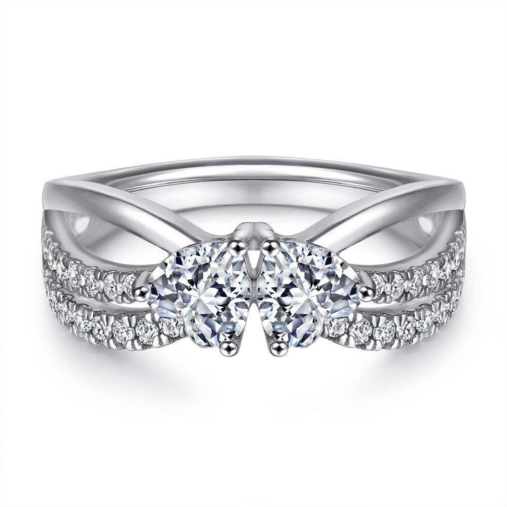 Damen Verlobungsring mit strahlendem ovalem Hauptstein und zarten Zirkonia-Details Shop Nory