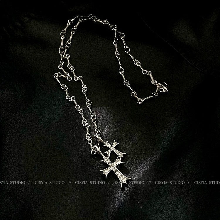 Damen Halskette mit funkelndem Kreuzanhänger aus hochwertigem Metall Shop Nory
