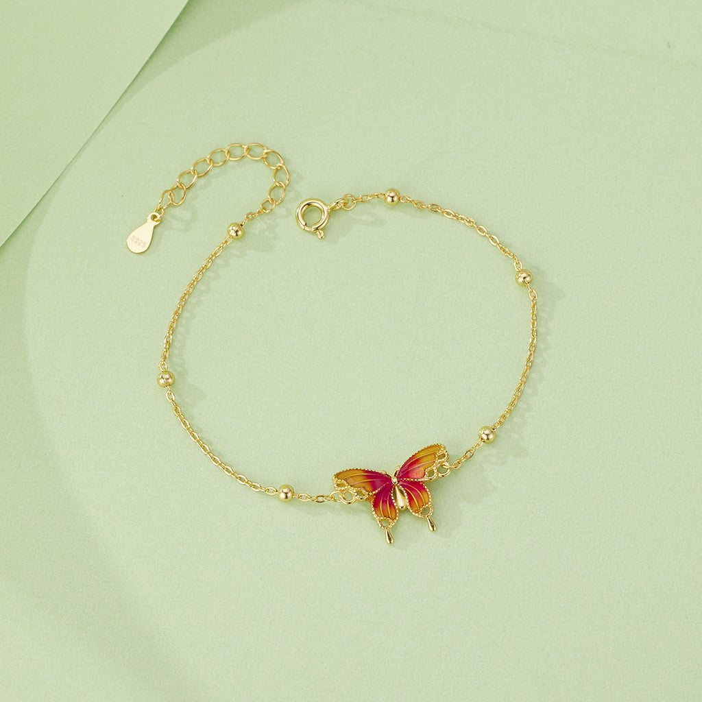 Damen Armband mit filigranem Schmetterlingsdesign und funkelnden Akzenten Shop Nory