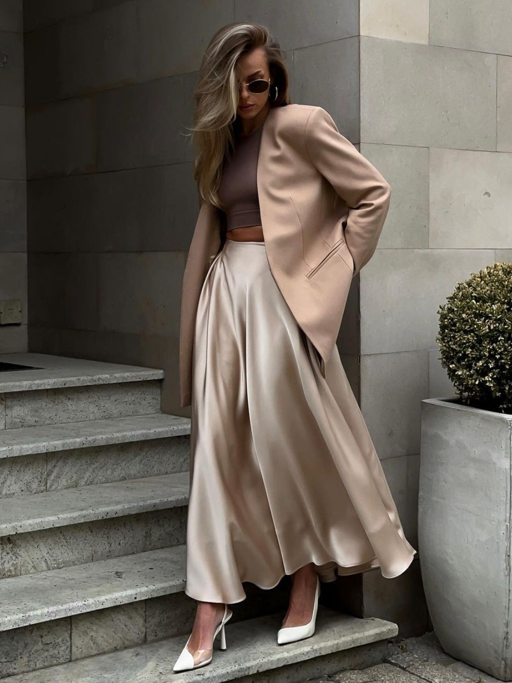 Damen Elegantes Satin-Maxikleid mit schwingendem Rock