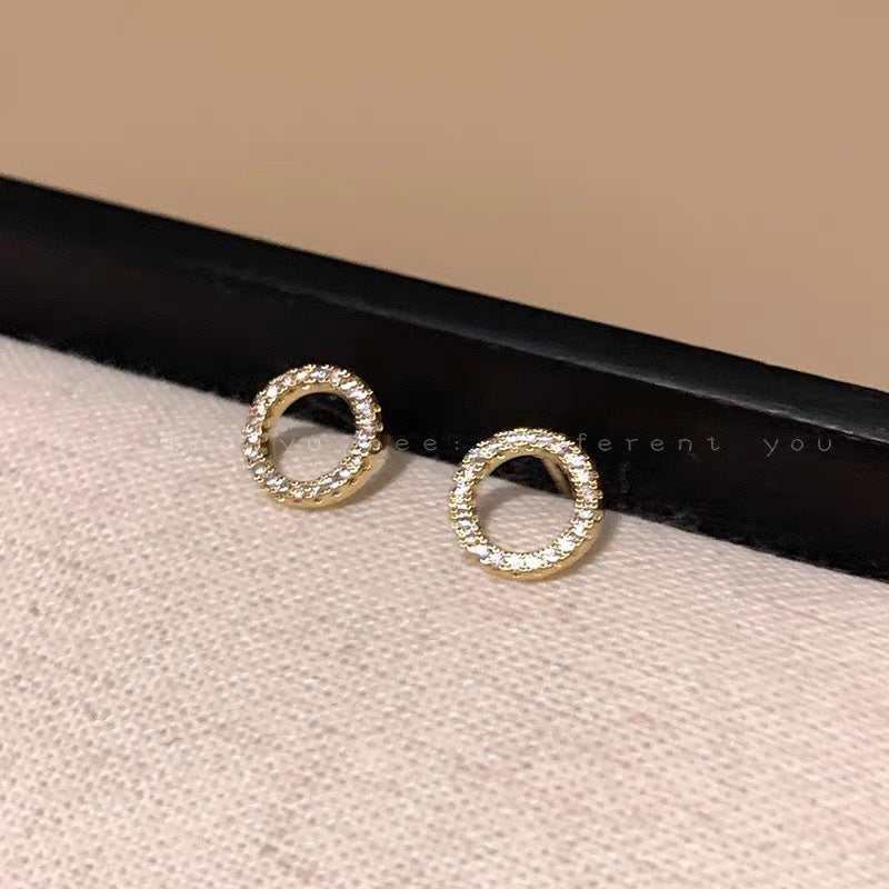 Damen Ohrstecker mit funkelndem Kreisdesign aus hochwertigem Metall Shop Nory