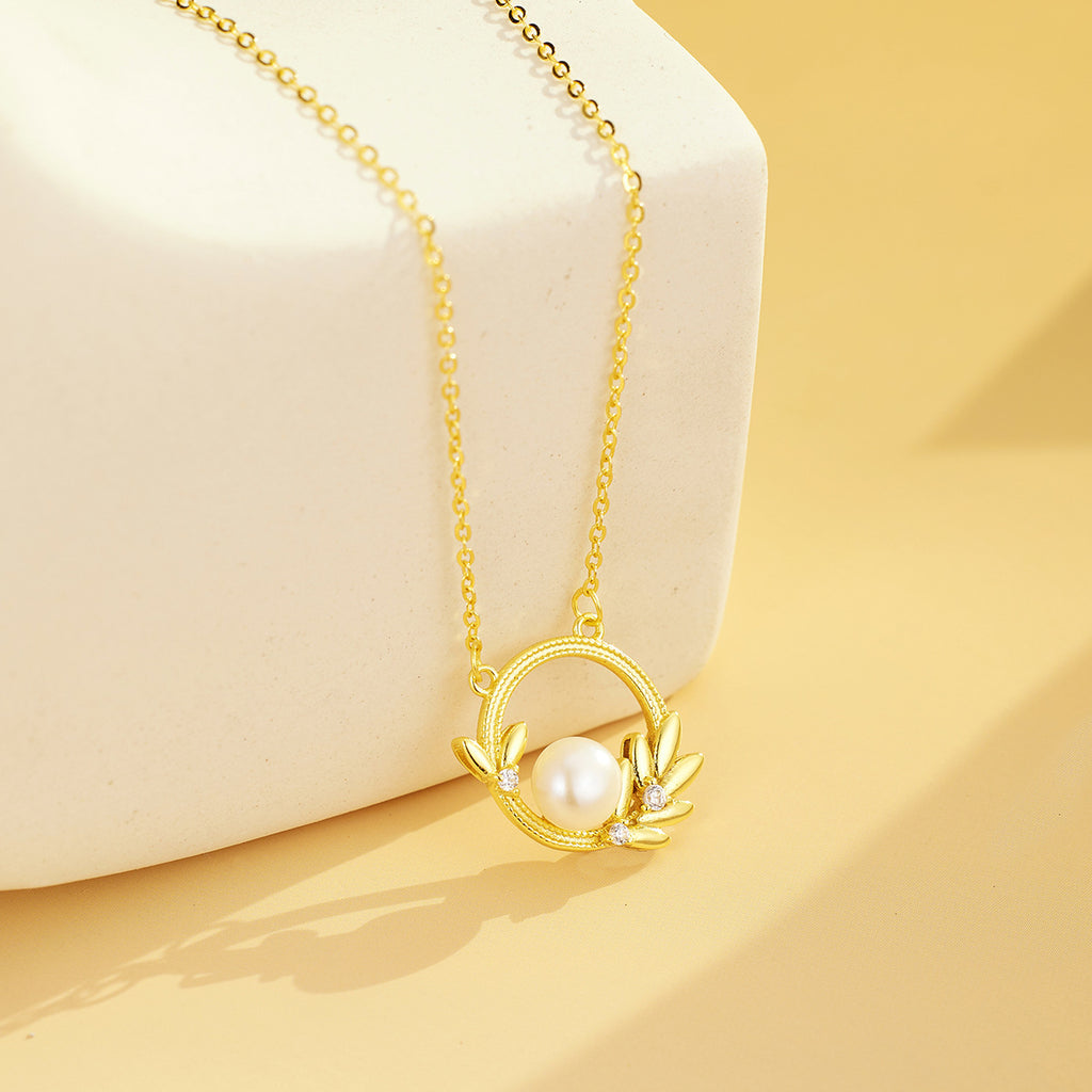 Damen Halskette mit elegantem Perlenelement und filigranem Blätter-Design Shop Nory