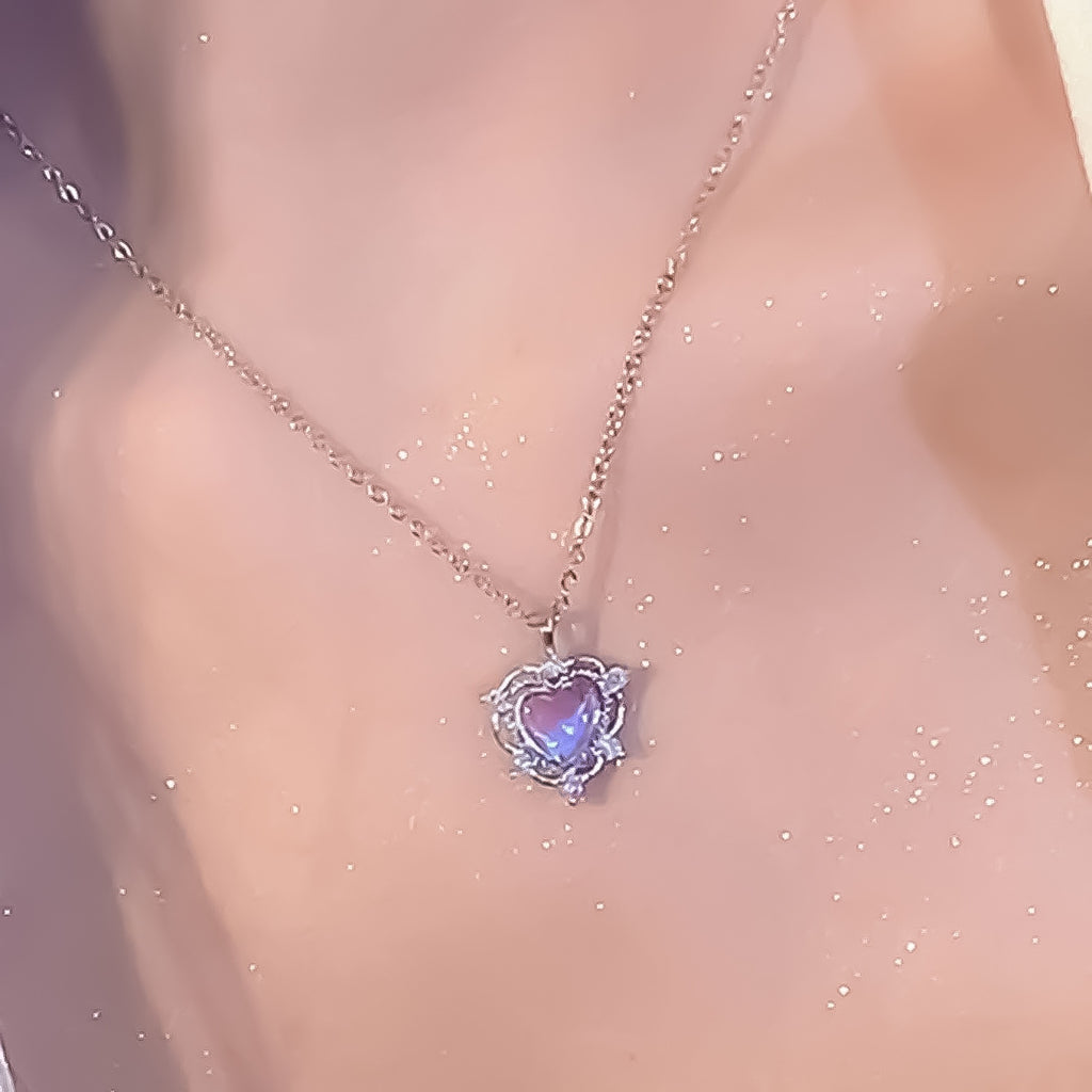 Damen Halskette mit herzförmigem Kristall und eleganter Spiralauflage Shop Nory