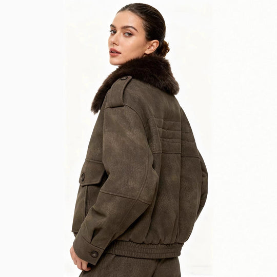 Damen Kurzjacke in Velourslederoptik mit abnehmbarem Fellkragen und Pattentaschen Shop Nory