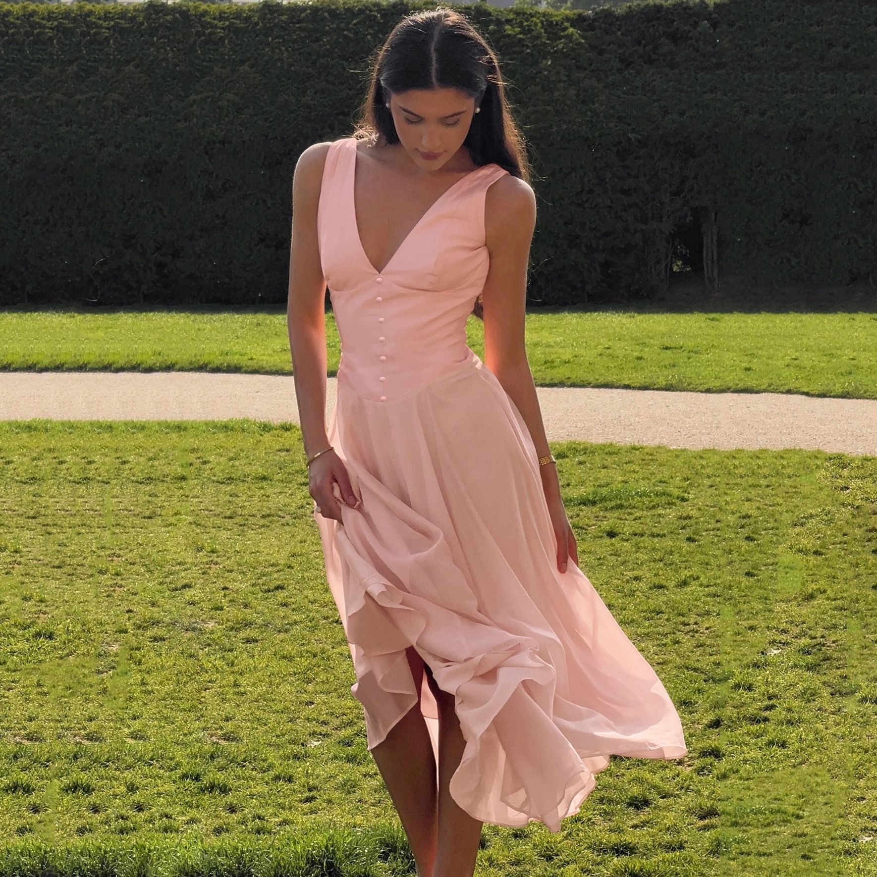 Damen Fließendes Midikleid mit dezentem Knopfdesign