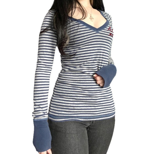 Damen nan gestreiftes V‑Ausschnitt Longsleeve mit taillierter Silhouette und verlängerten Bündchen Shop Nory