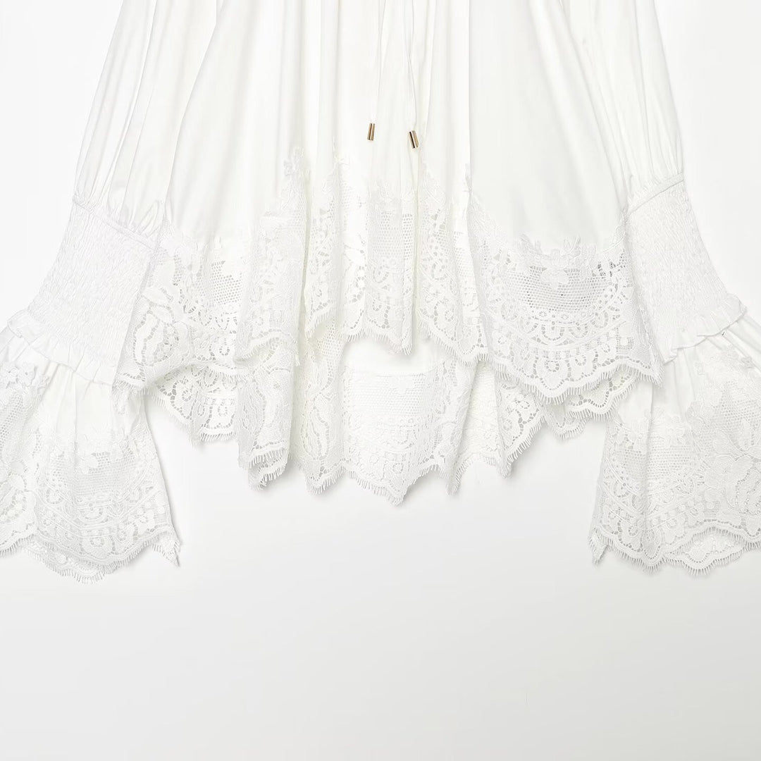 Damen Romantische Bluse mit Smokkragen, Glockenärmeln und Spitzenbesatz Shop Nory