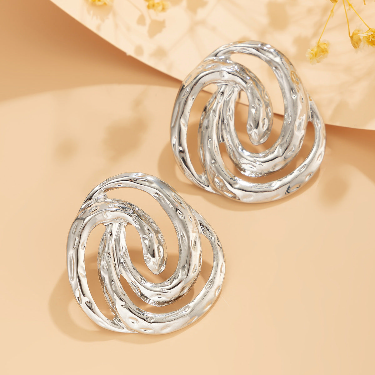 Damen extravagante Statement-Ohrringe aus hochwertigem Metall