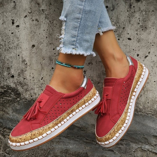 Damen Slip-On Keil-Sneaker mit Kork-Plateau, Quasten und perforiertem Obermaterial Shop Nory