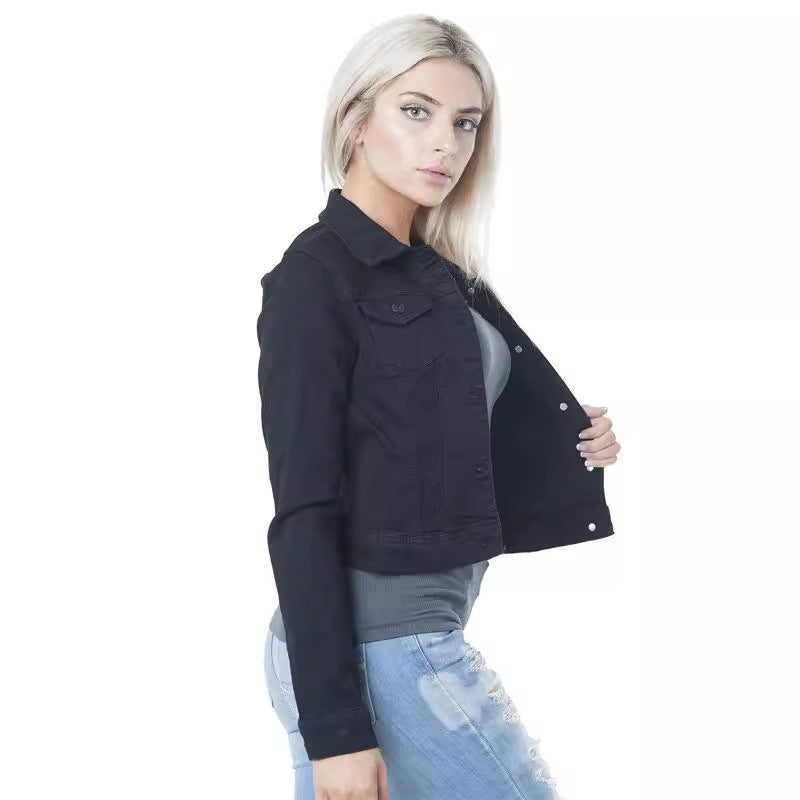 Damen klassische Denim-Jacke im modischen Schnitt mit Knopfdetails