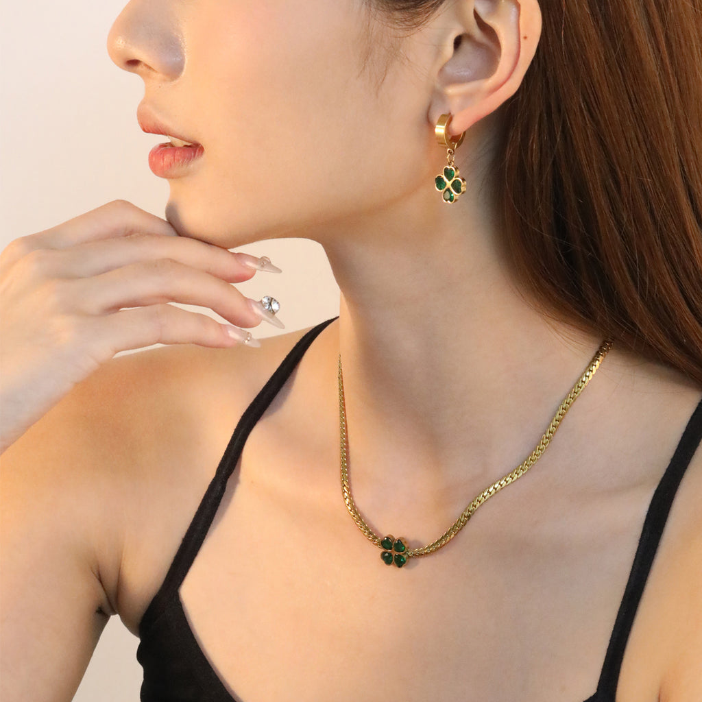 Damen Schmuckset mit vierblättrigem Kleeblatt-Anhänger und eleganten Ohrsteckern Shop Nory
