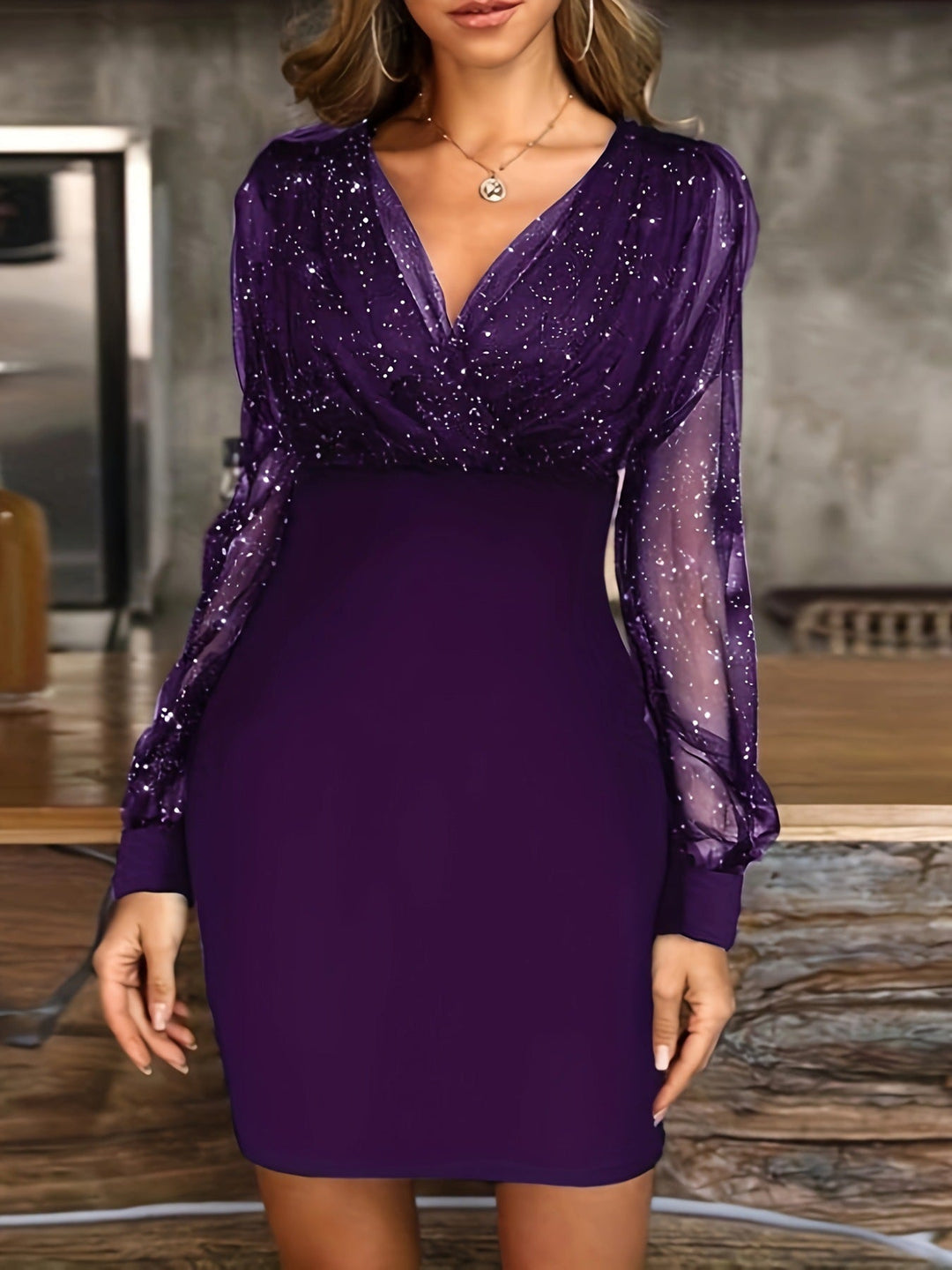 Damen Glitzerndes Cocktailkleid mit transparenten Ärmeln