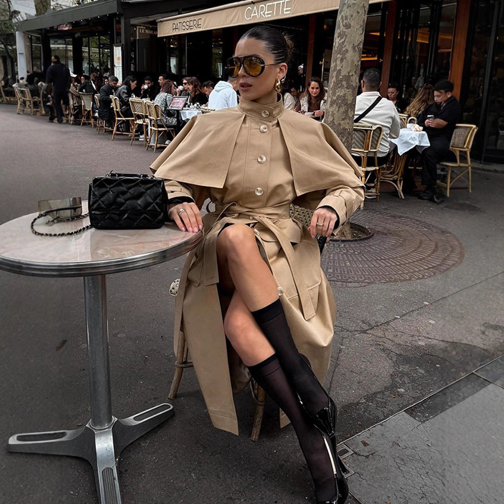 Damen Langer Trenchcoat mit Capelet, Taillengürtel und Sturmkragen Shop Nory