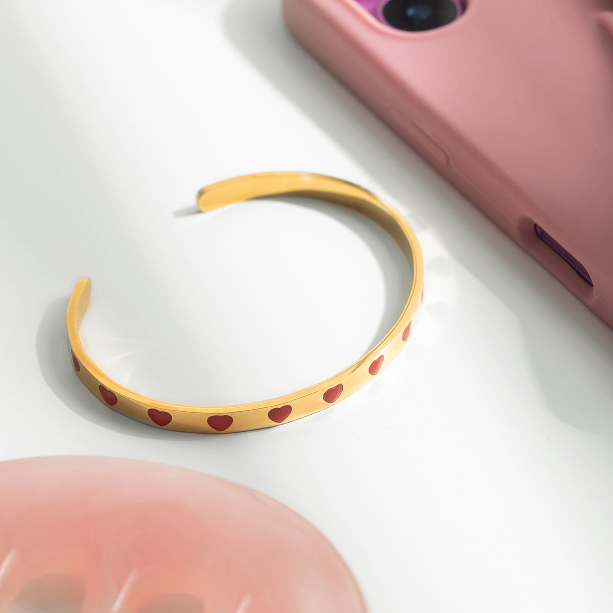 Damen Offenes Armband mit Herzen und hypoallergenen Eigenschaften Shop Nory