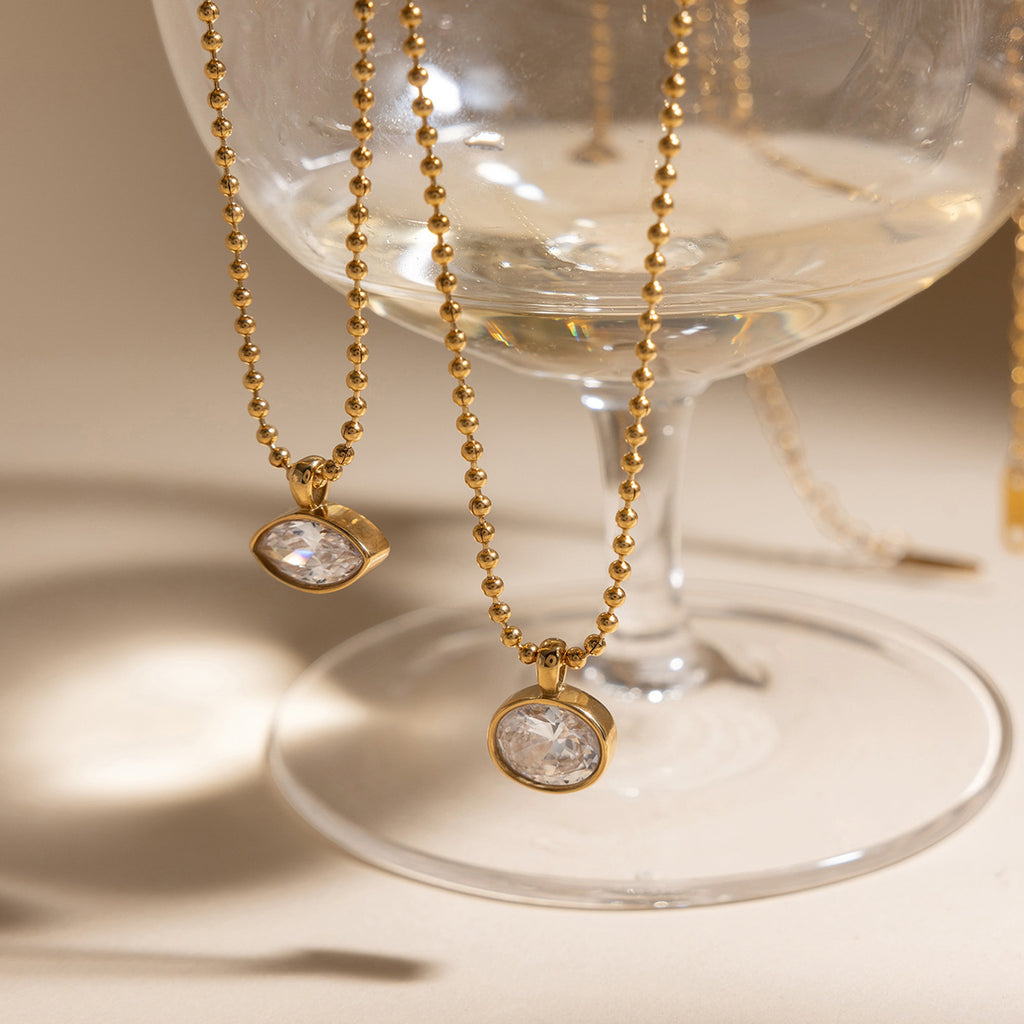 Damen Halskette mit funkelndem Kristallanhänger und verstellbarem Edelstahl-Shop Nory