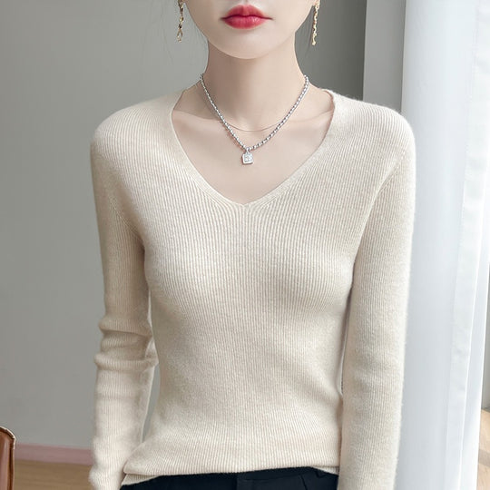 Damen Schmal geschnittener V‑Ausschnitt-Feinstrickpullover mit feiner Rippenstruktur und weicher Haptik Shop Nory