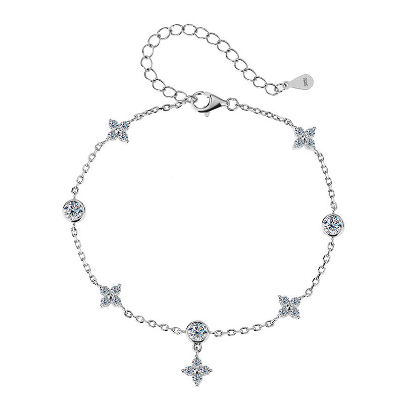 Damenarmband mit funkelnden Zirkonia und floralen Akzenten Shop Nory