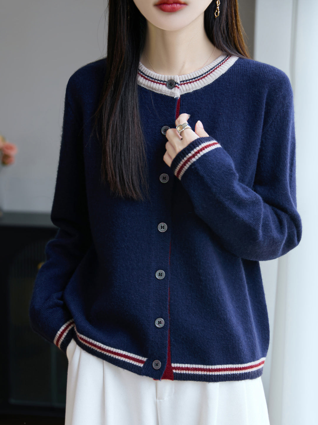 Damen Lockerer Feinstrick-Cardigan mit Kontraststreifen an Kragen und Bündchen Shop Nory