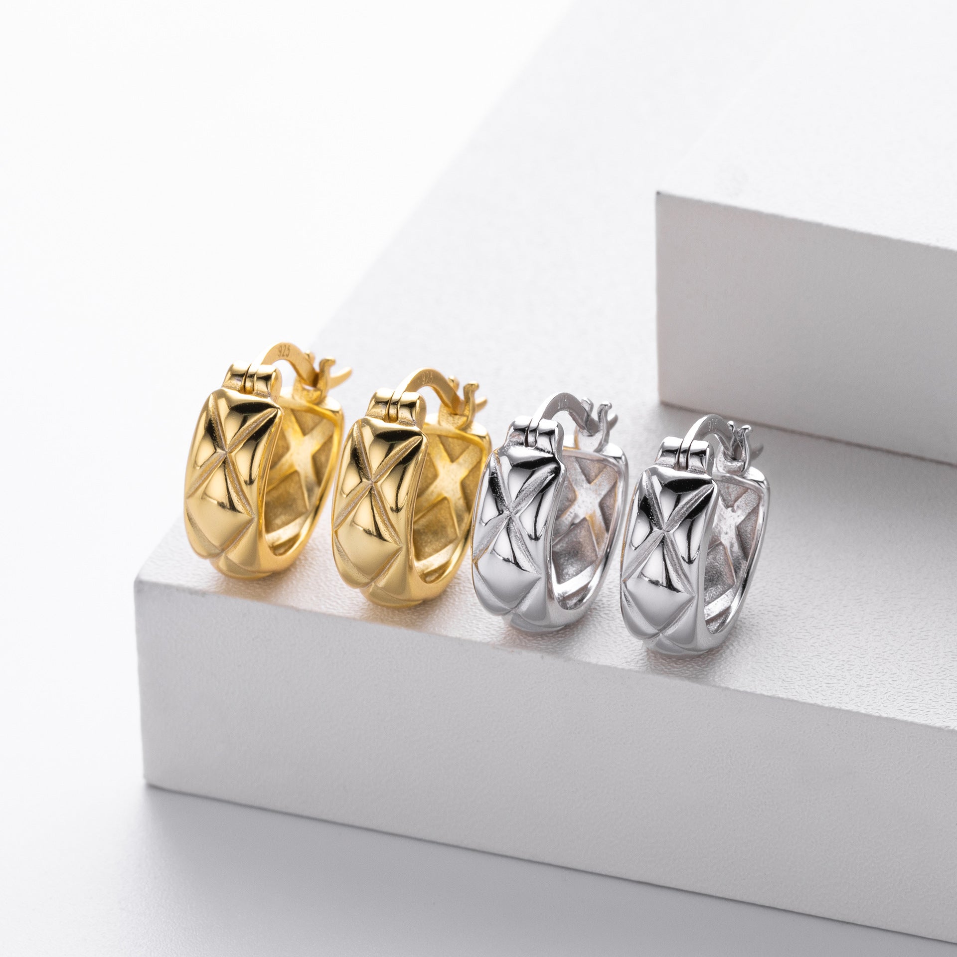 Damen Kreolen mit modernem, geschwungenem Design aus hochwertigem 925 Sterling Silber Shop Nory