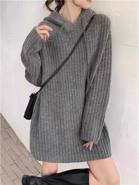 Damen Strick‑Kapuzenkleid mit gerippter Struktur und oversized Silhouette Shop Nory