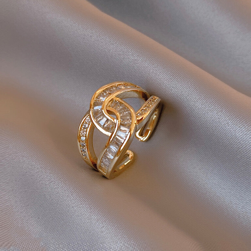 Damen Offener Ring mit kunstvollem Zirkonia-Besatz und glänzendem Goldfinish Shop Nory