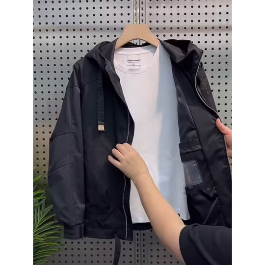 Herren Leichte Kapuzenjacke im Utility‑Stil mit Innenorganisation und Frontreißverschluss Shop Nory