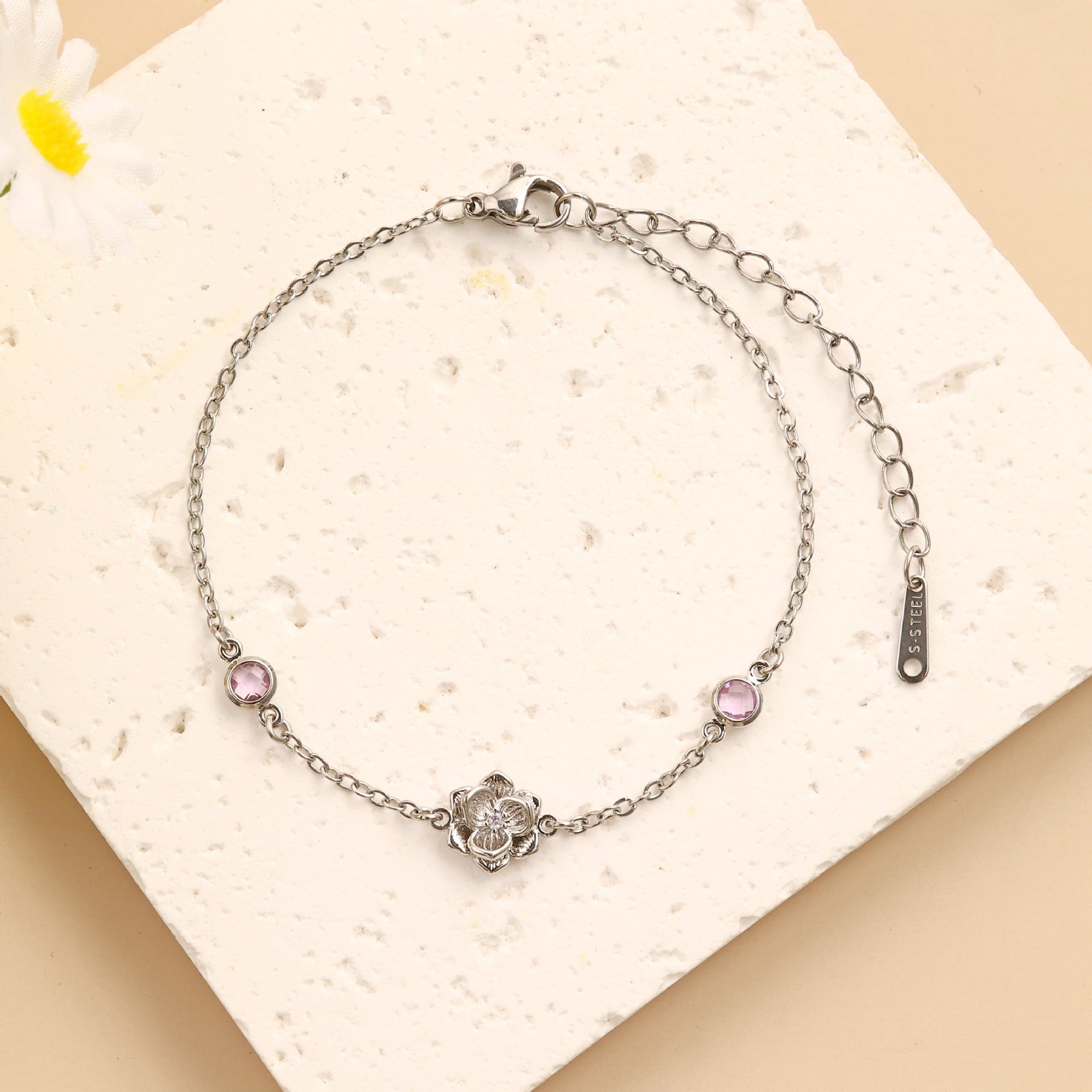 Damen filigranes Armband mit floralem Design Shop Nory