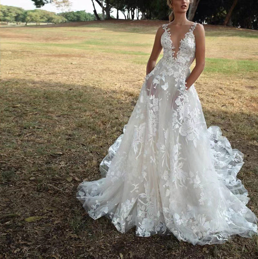 Damen Hochzeitskleid mit aufwendiger Spitze