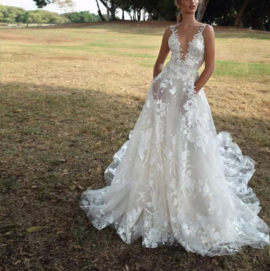 Damen Hochzeitskleid mit aufwendiger Spitze