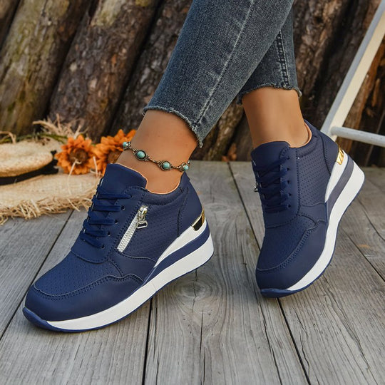 Damen Keil-Sneaker mit seitlichem Reißverschluss, perforiertem Obermaterial und ergonomischem Plateau-Fußbett Shop Nory