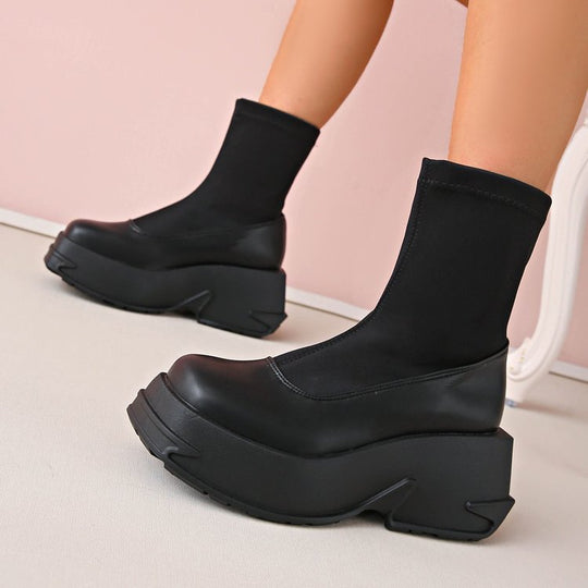 Damen Chunky Plateau‑Stiefelette mit elastischem Sock‑Schaft und skulpturierter Profillaufsohle Shop Nory