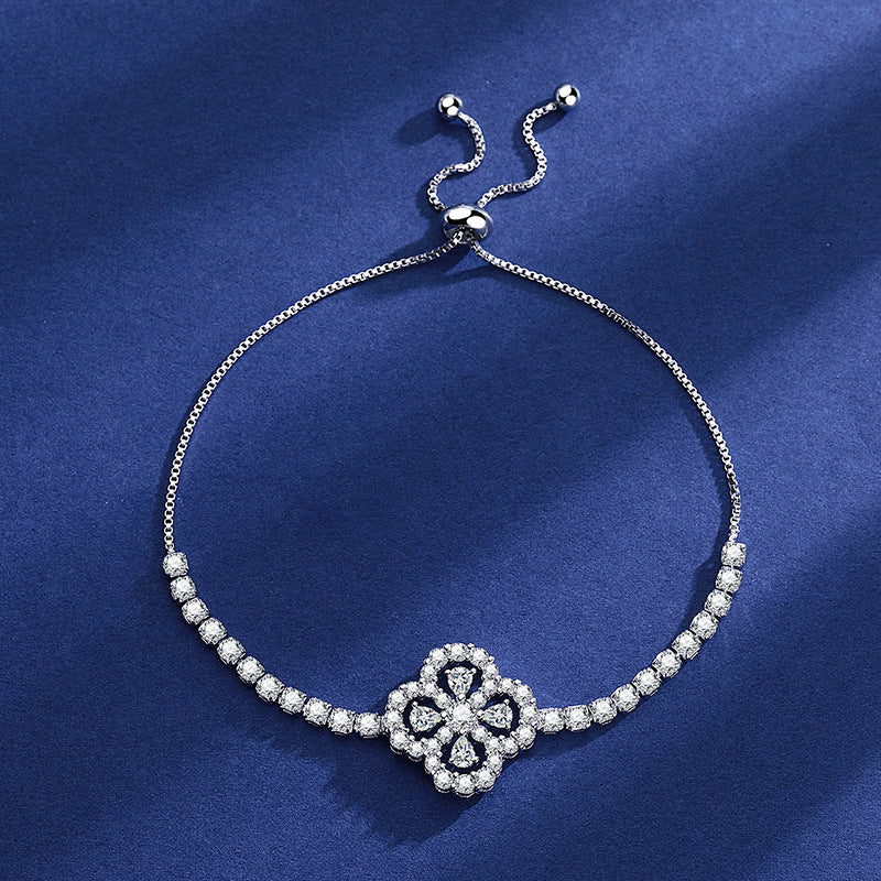 Zartes Zirkonia-Armband mit Verstellbarem Verschluss und Funkelnden Rundsteinen