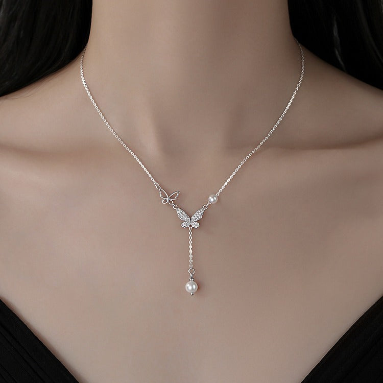 Damen Halskette mit filigranem Schmetterlingsdesign und Perlenakzent Shop Nory