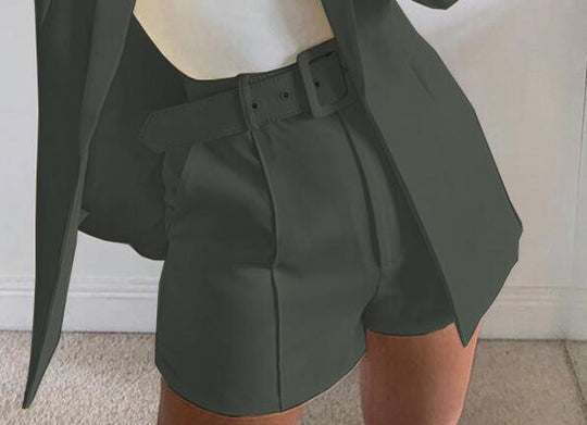 Damen Zweiteiliges maßgeschneidertes Blazer‑Set mit hochtaillierten Shorts und Gürtel Shop Nory