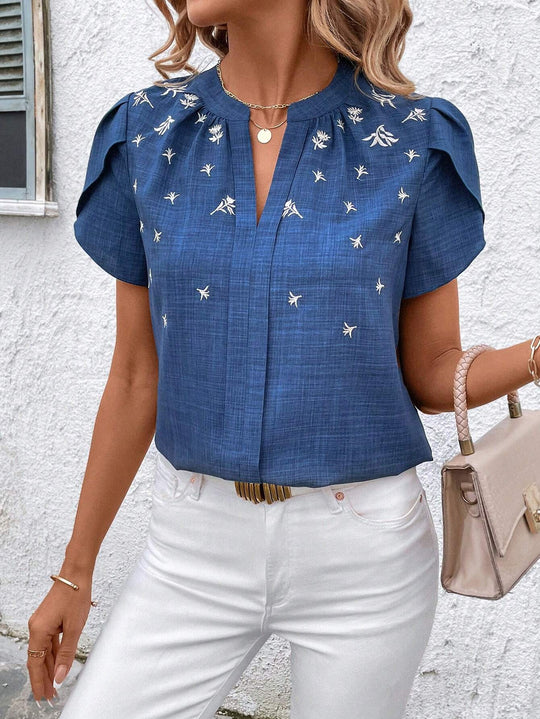 Damen Kurzbluse aus Leinenoptik mit Stehkragen, Zierfalte und floraler Stickerei Shop Nory