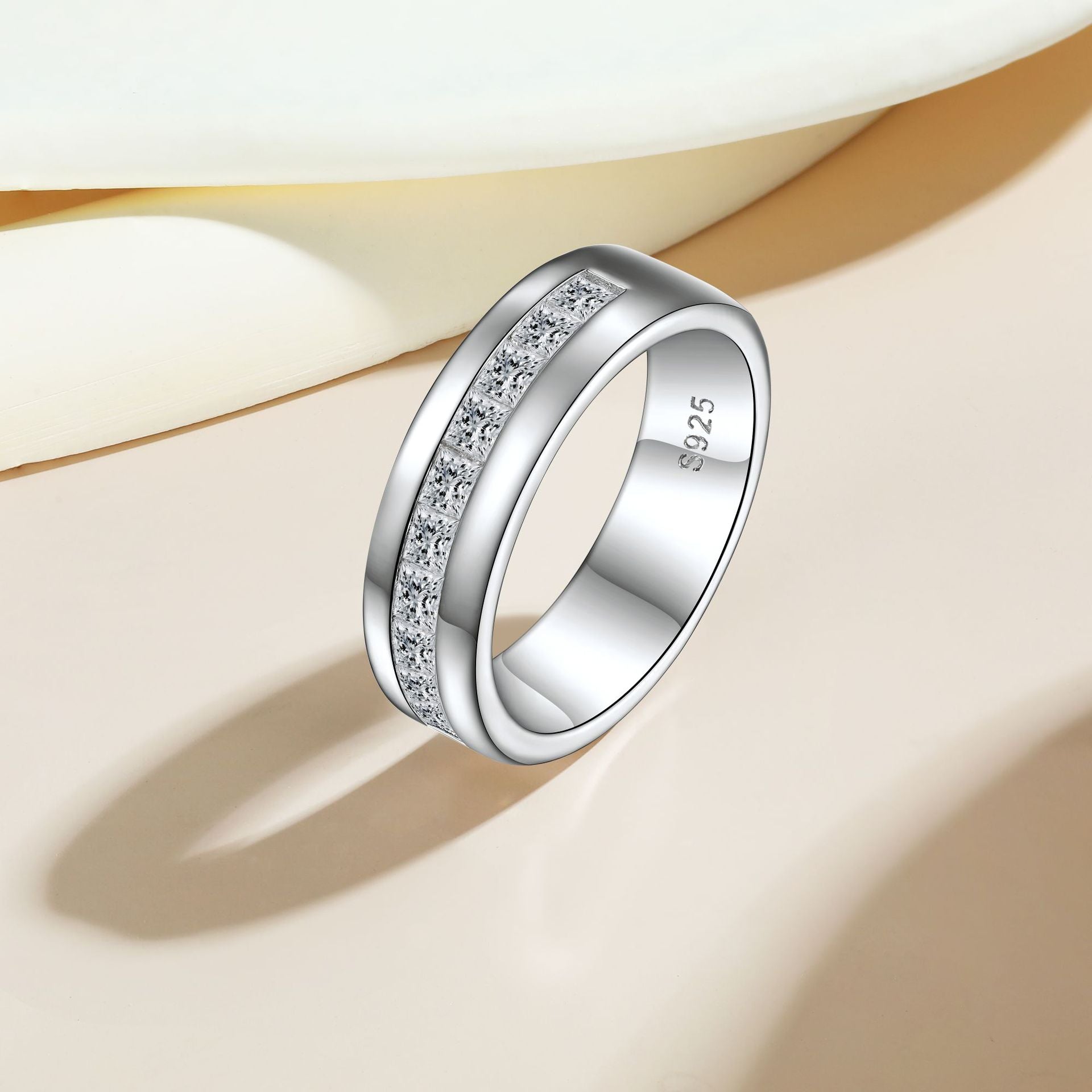 Damen Moderner Trauring mit funkelnden Zirkonia Shop Nory